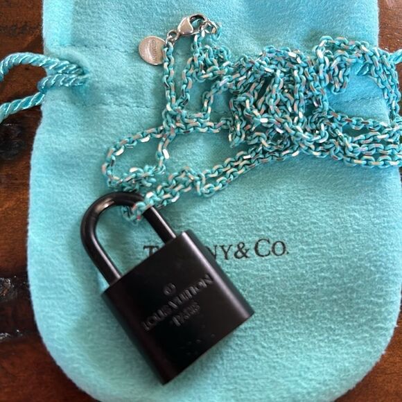 Tiffany @ Co necklace with LV black lock and keys impeccable - Picture 8 of 11